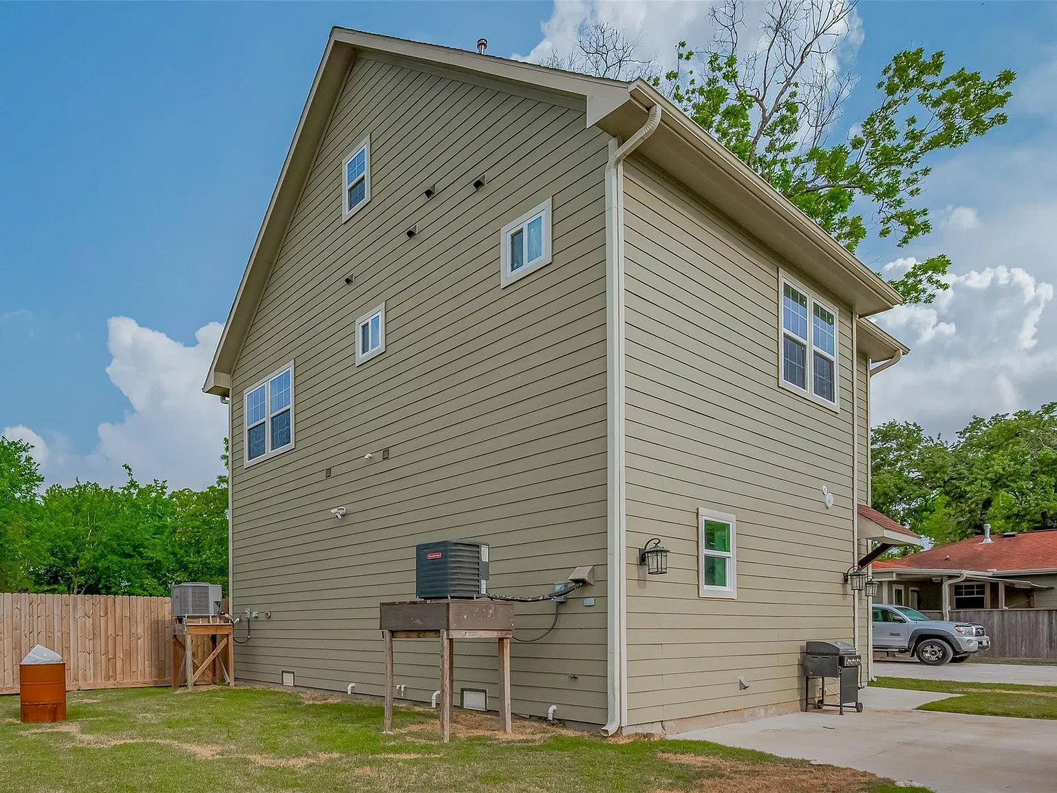3 bed, 2.0 bath, 1250 sqft, $1,650 — Photo 3
