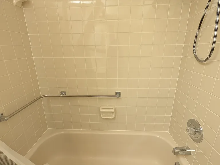 7705 Rockville Ct — Photo 24