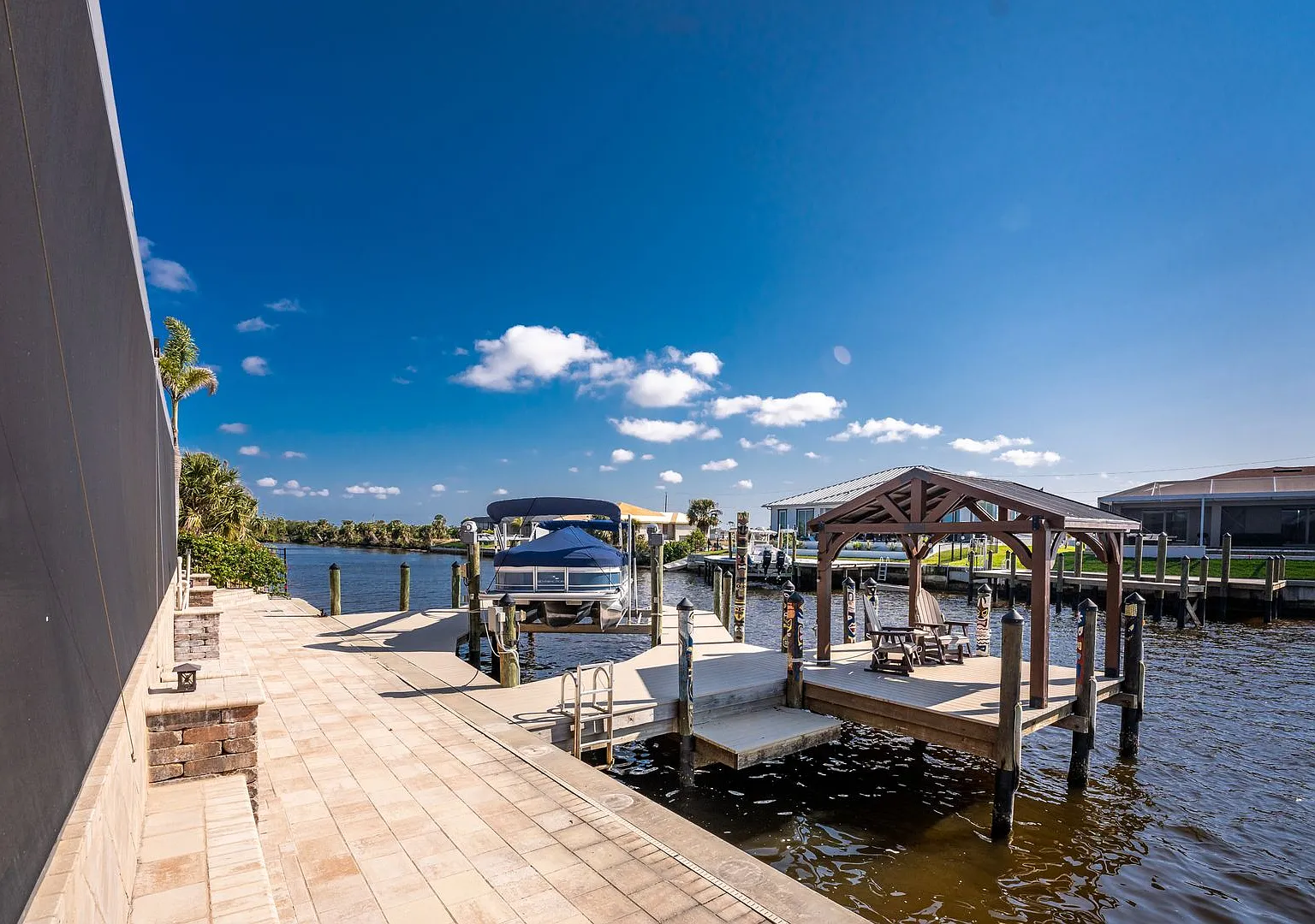 Gulf Access, Waterfront Escape Awaits — Photo 4