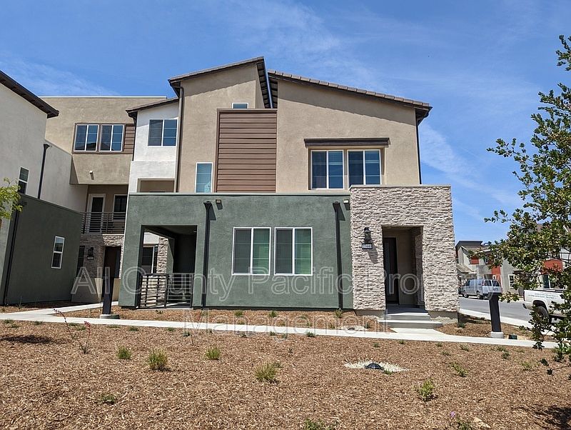 1st image of 27440 Arborview Ln