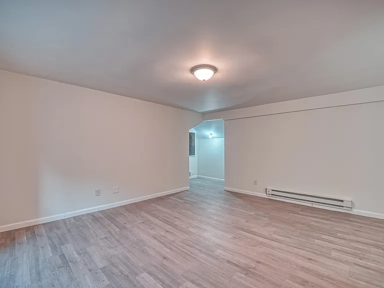 1139 Miller Ave — Photo 21