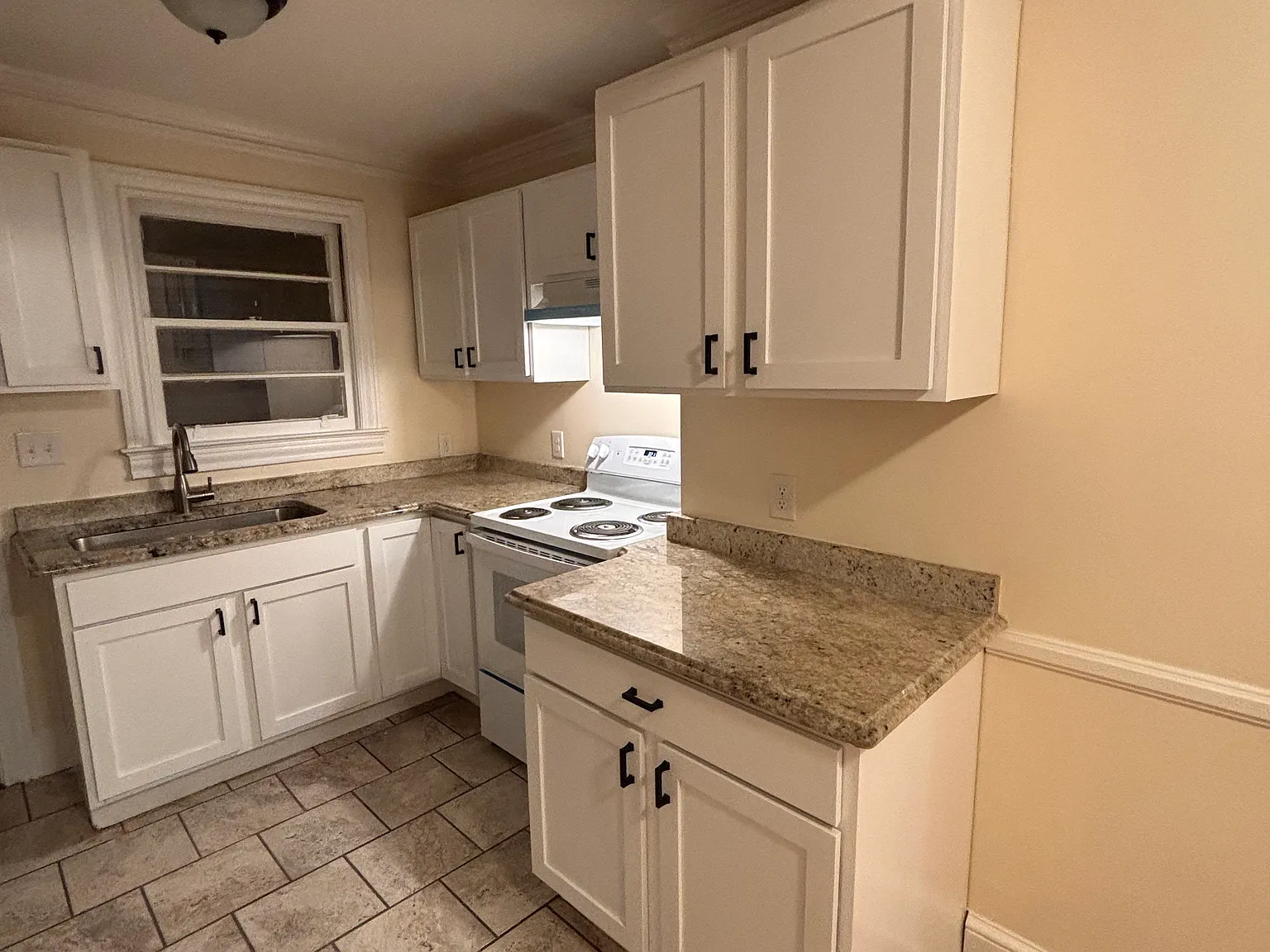 2 bed, 850 sqft, $1,200 — Photo 3