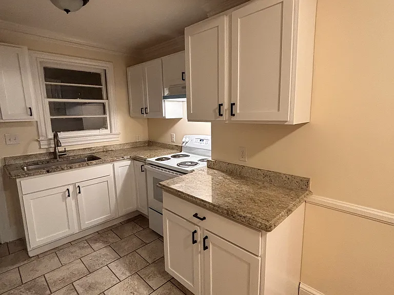 1601 E North St #B — Photo 3