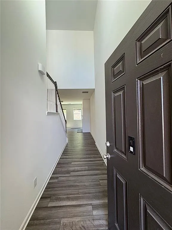 3 bed, 2.5 bath, 1900 sqft, $2,800 — Photo 2