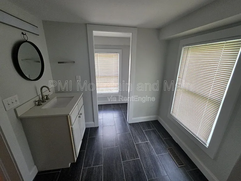 161 Logan Ave — Photo 30