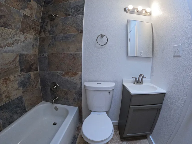 2509-2511 Pecan Dr — Photo 12