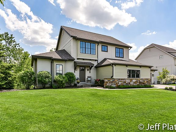 2nd image of 3928 Balsam Waters Dr NE
