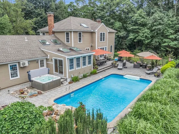 72 Stage Coach Rd, North Andover, MA 01845