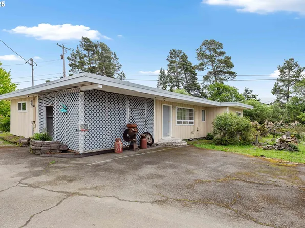 300 Stanley Ln, Lakeside, OR 97449