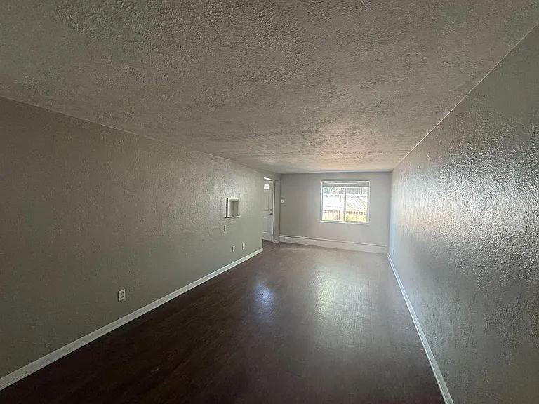 6130 W 40th Ave — Photo 5