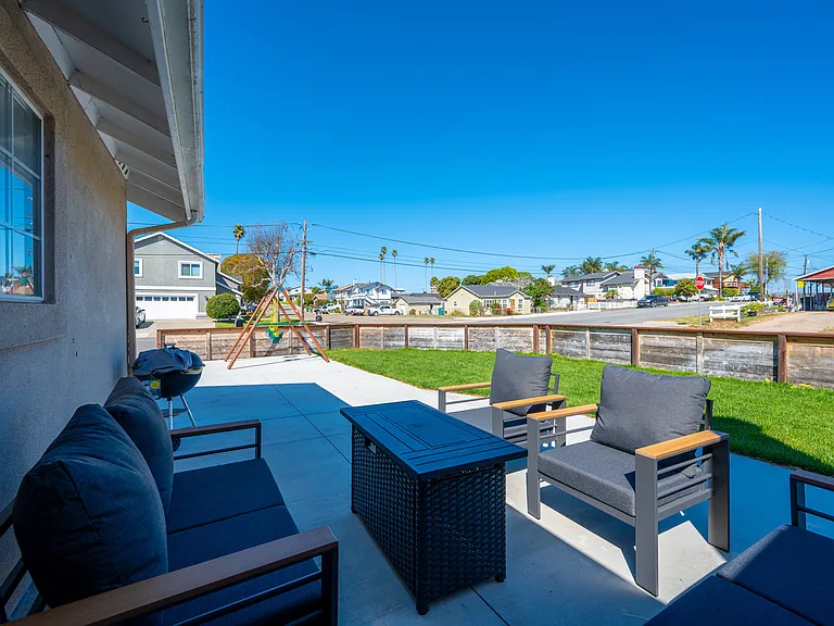884 Seabright Ave — Photo 1