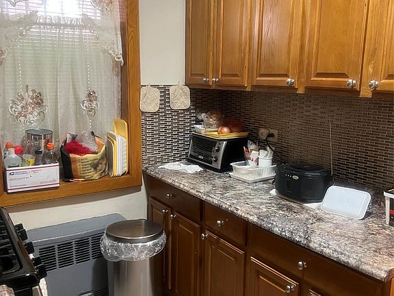 2nd image of 814 B TILDEN ST #STH