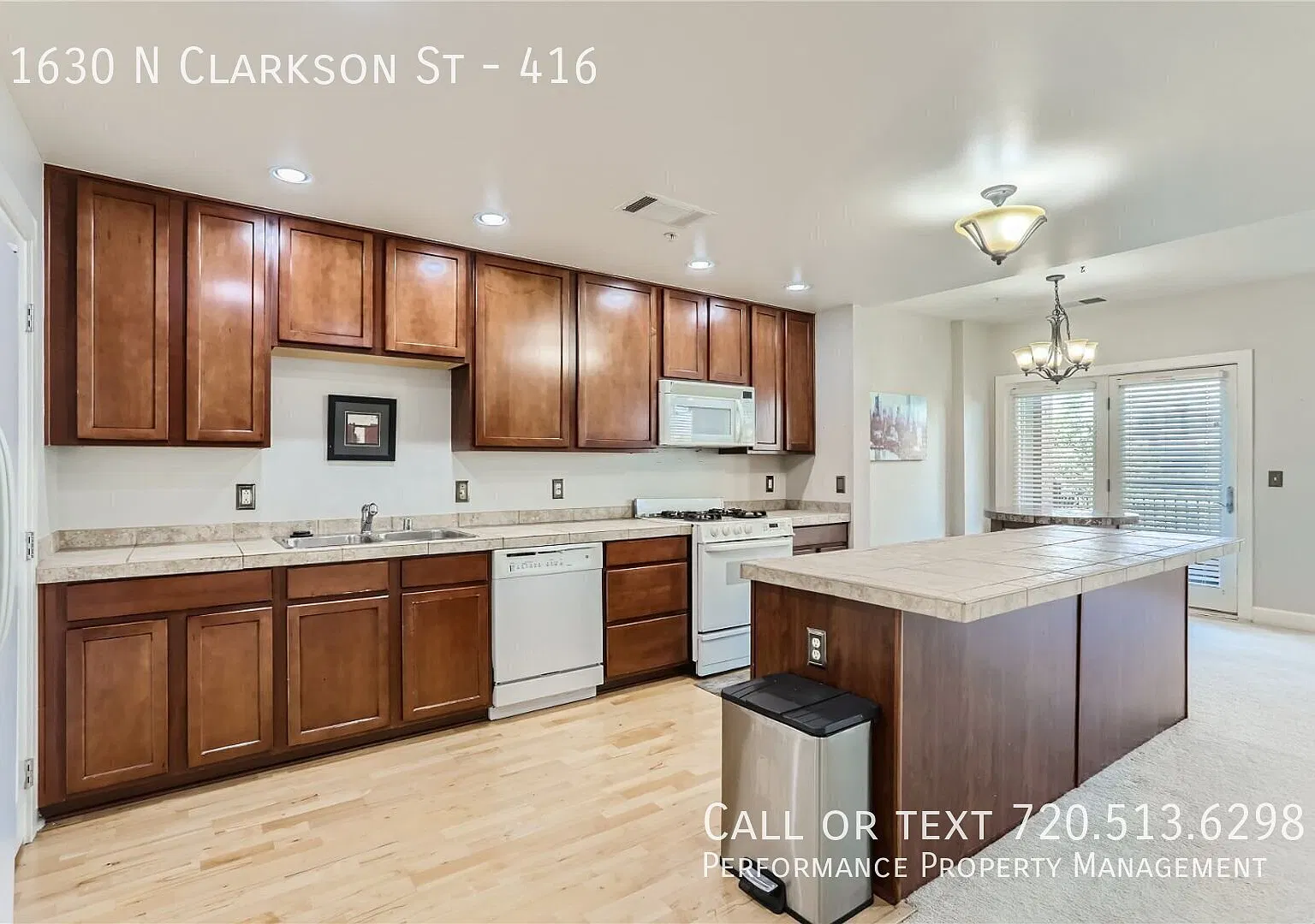 Spacious 2-Bedroom Condo with Downtown Views, Gourmet Kitchen & Gas Fireplace — Photo 2