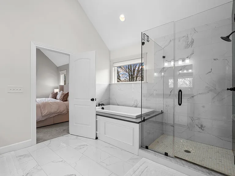 819 Irving Ave — Photo 33
