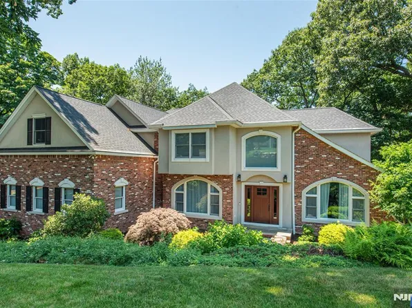 93 Coventry Way, Ringwood, NJ 07456