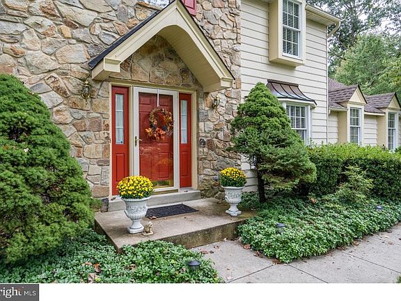 3rd image of 105 Victoria Ct