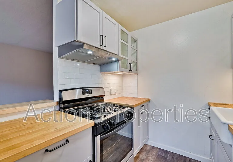 1084 Wentworth St #4 — Photo 4