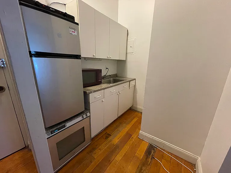 125 Green St #1K — Photo 3