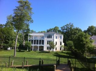 3213 Woodland Ln, Alexandria, VA 22309