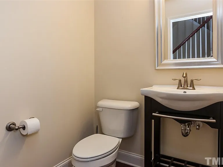 1553 Fullerton Pl — Photo 7
