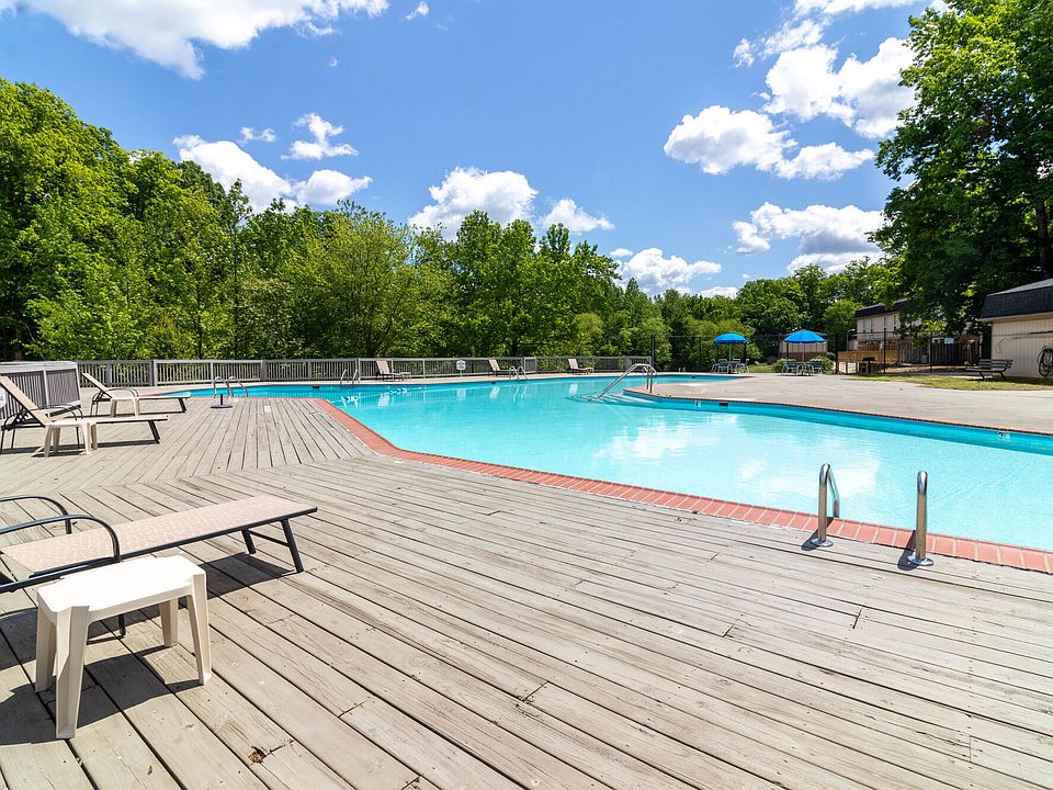 Cloverleaf Lake Townhouse Apartments 6925 Starview Ct North