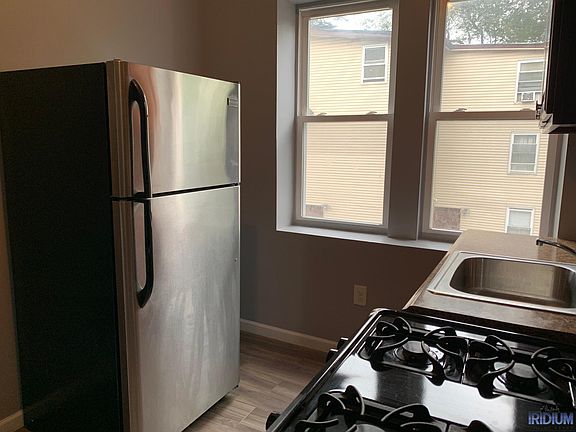 4th image of 760 Stuyvesant Ave