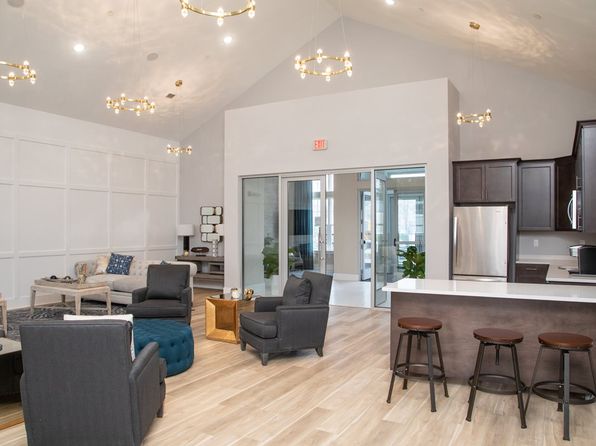 Washington Promenade | 546 Washington Ave, Dumont, NJ