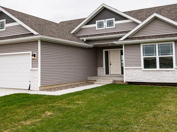 115 All Saints Dr, Stuart, IA 50250