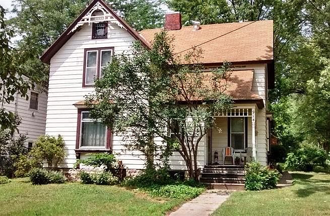 1st image of 914 1st Ave N