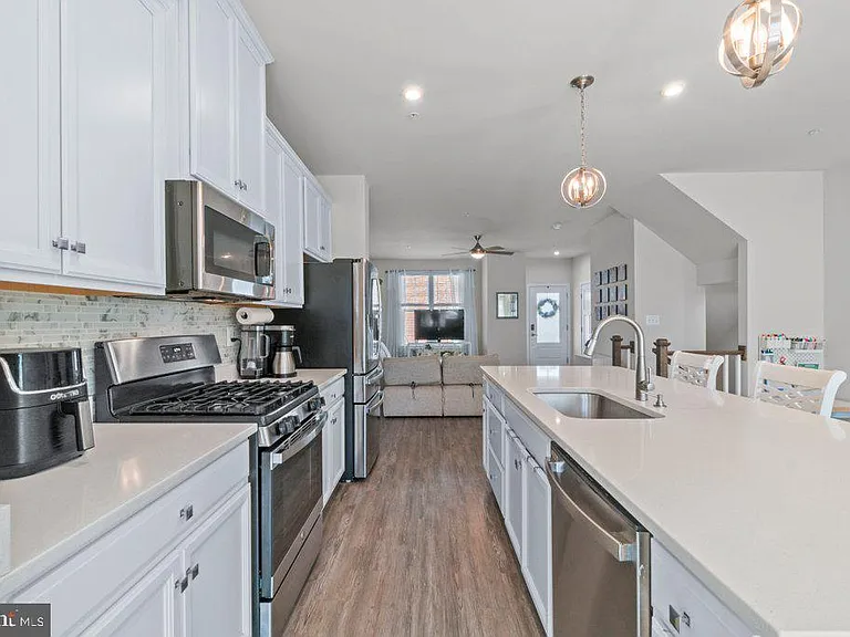 6247 Islington St — Photo 11