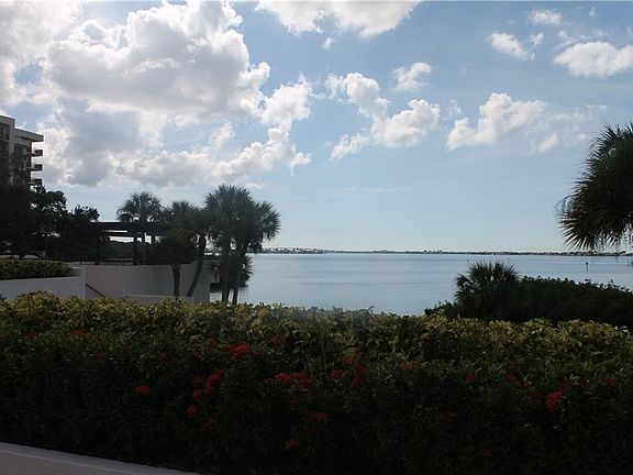 2nd image of 8 Belleview Blvd APT 101