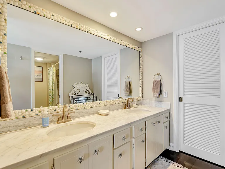 100 Beach Rd #903 — Photo 25