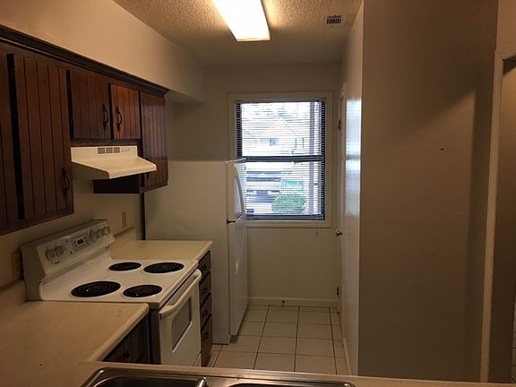 3rd image of 2726 Tyndall Dr