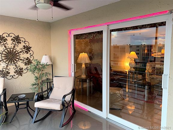 4th image of 301 SE 3rd St APT 501