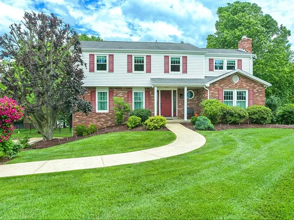 2229 Woodmont Dr, Export, PA 15632