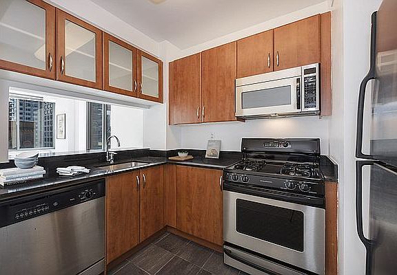 5th image of 222 E 34th St APT 1222
