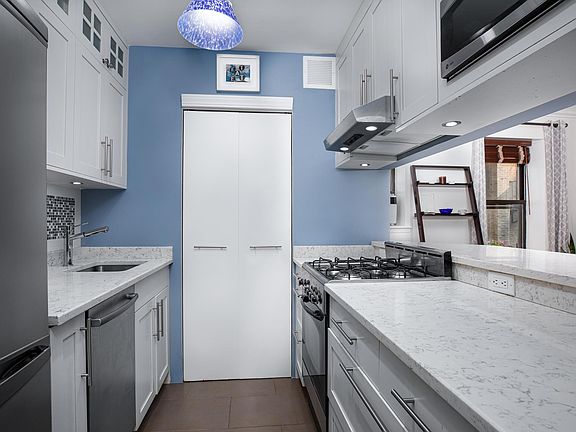 3rd image of 4 W 109th St APT 5F