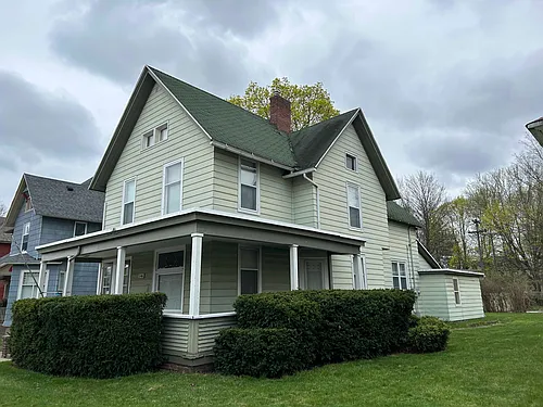 546 Lyon St NE Photo 1