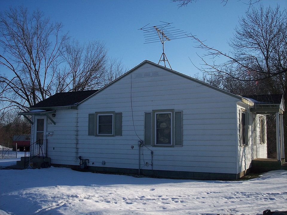 1st image of 670 W 4th St