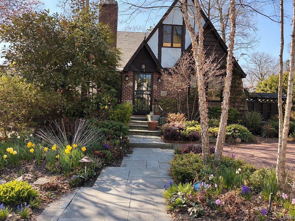 1st image of 3 Crestwood Place