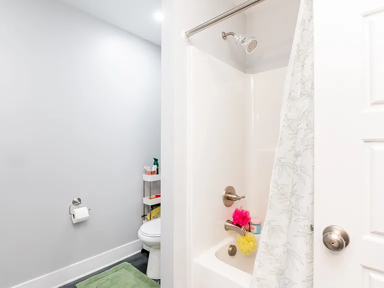 1422 E Elm St #1 — Photo 20