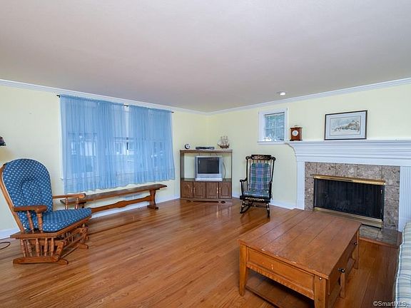 5th image of 36 Rockwell Ave