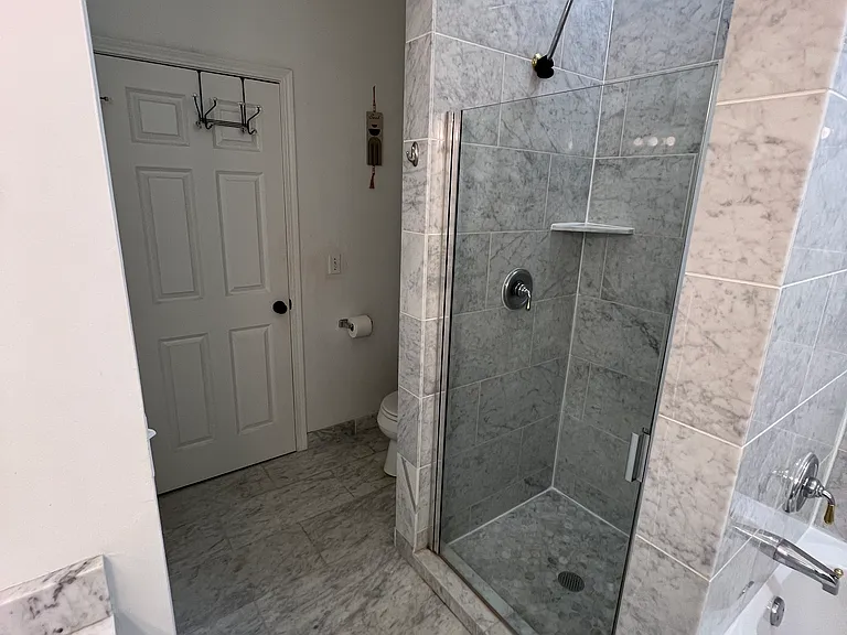 Main bedroom Suite Bathroom Standup Shower