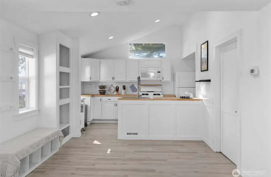 2 bed, 924 sqft, $3,200 — Photo 4