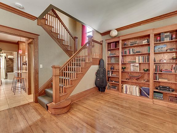 2nd image of 212 Queen Ave S