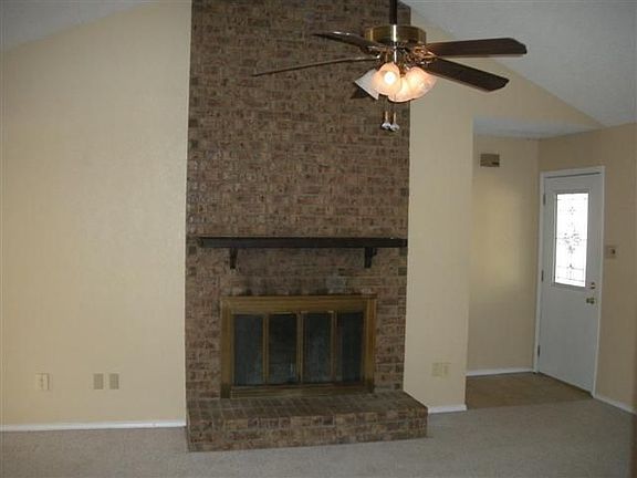 3rd image of 2714 Capistrano Ct S