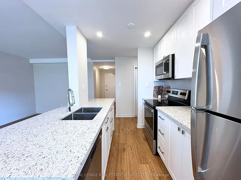 565 Avenue Rd #706 — Photo 5