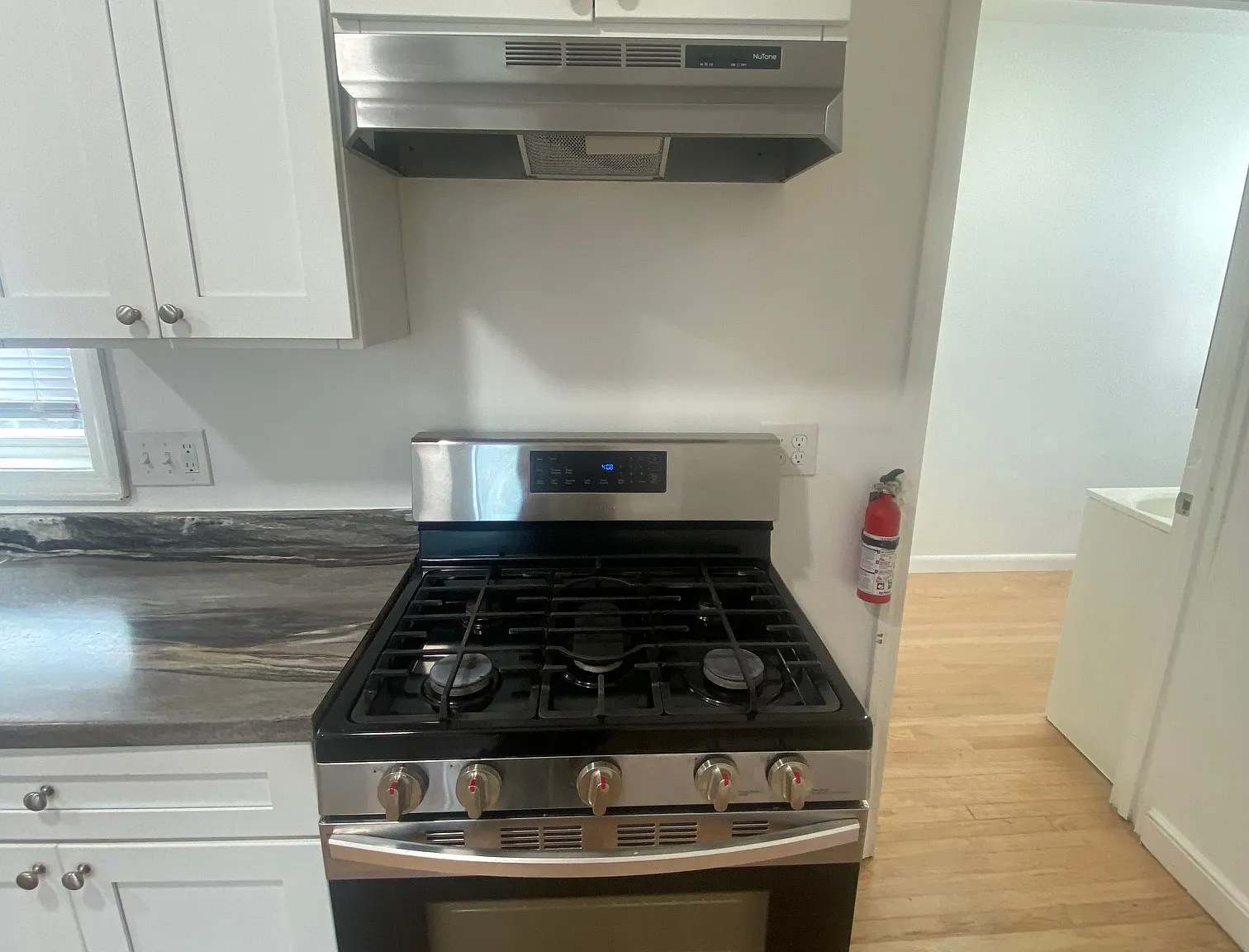 3 bed, 1.5 bath, 1000 sqft, $3,000 — Photo 4