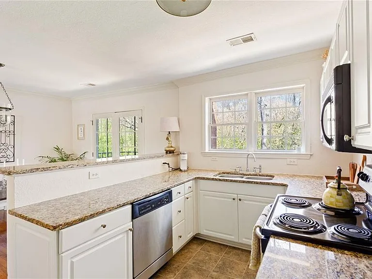 115 Peachtree Memorial Dr NW #C3 — Photo 20