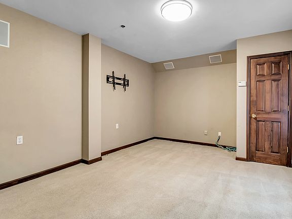 3rd image of 231 Richmond Ave APT 8